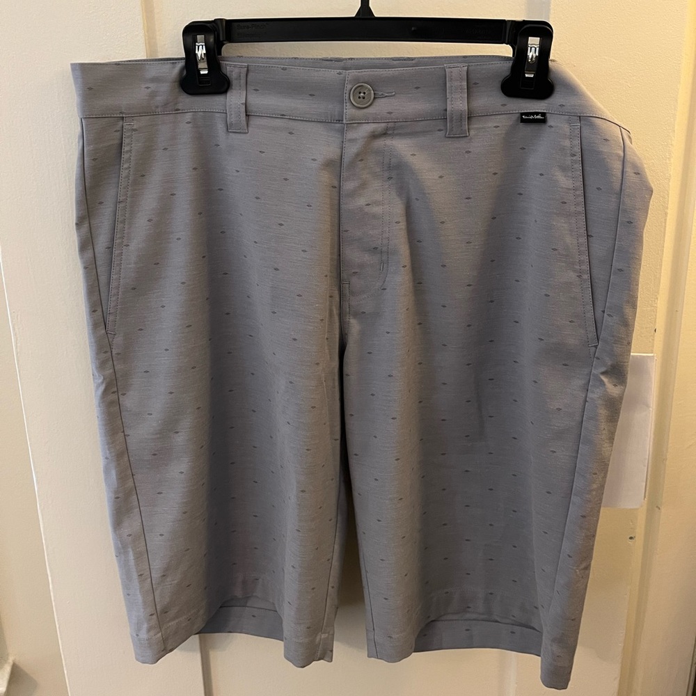 Travis Matthew Golf Shorts Size 34
